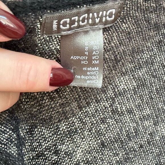 H&M Oversized Distressed Pullover Sweater - Picture 6 of 11